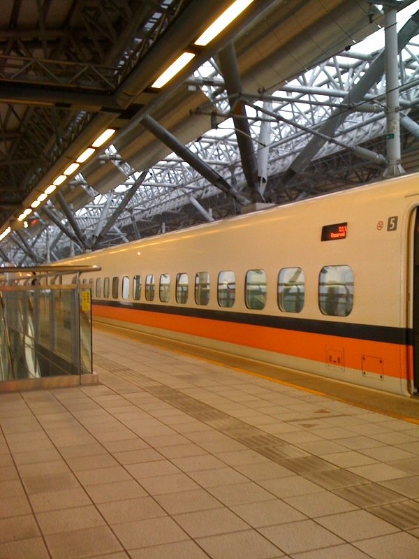 台湾新幹線！！  乗り遅れてますが。。。